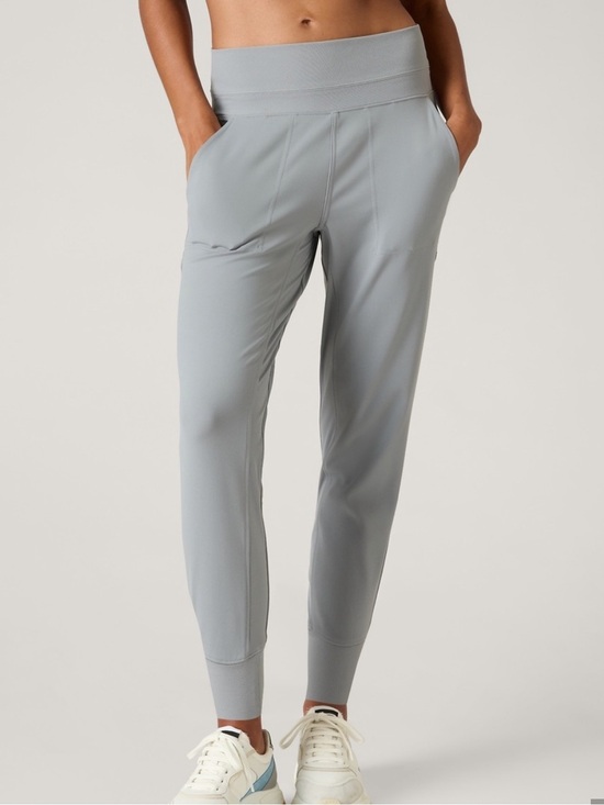 Athleta Pants - Athleta women’s venice Jogger Pants zipper pockets Light Gray travel athleisure